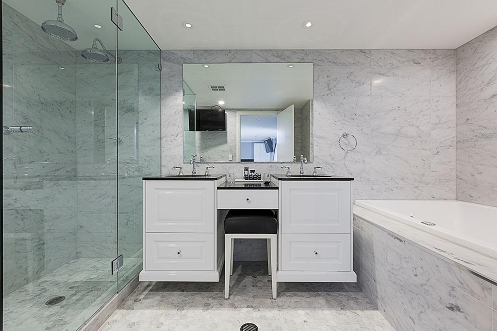 Suite with Spa Bath