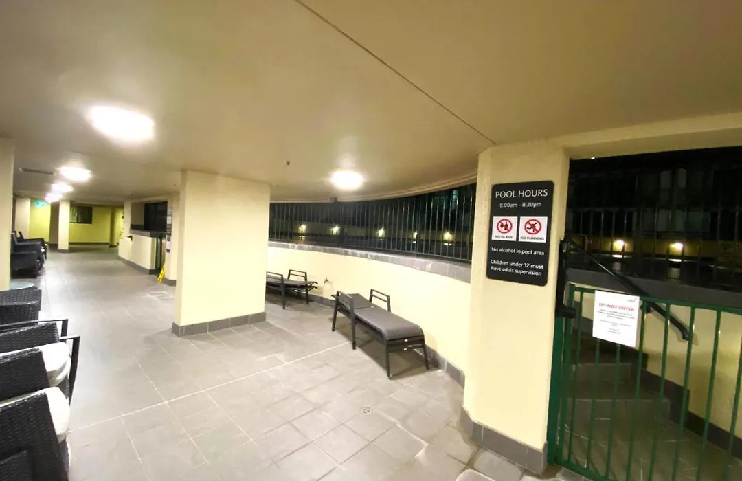 2 Bed 2 Bath Apartment In Braddon, Canberra - Pool, Gym And Free Parking-1