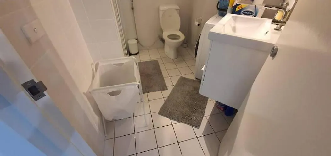 Dana-Spacious Private Room In Shared 2-Bedroom Apartment-2-1