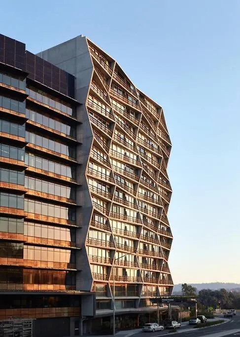 Apartment Nestled Between Lake Burley Griffin, City And Anu-1