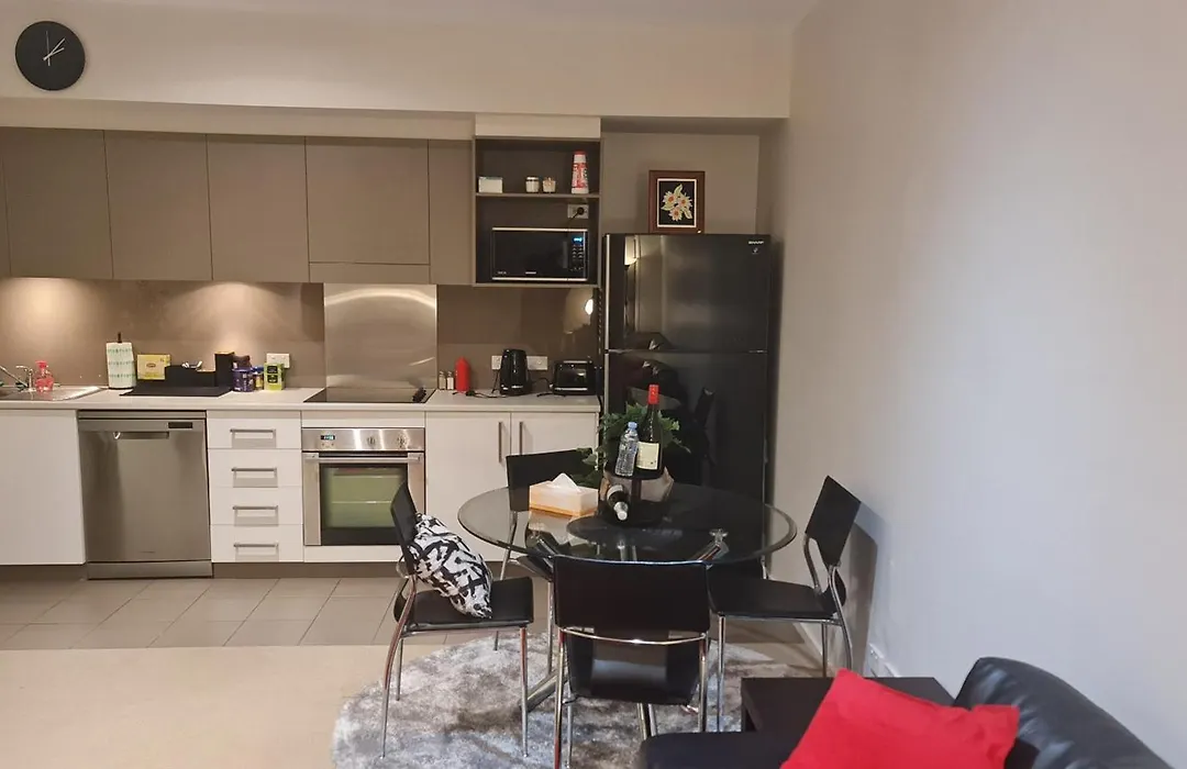 Qure Restaurant And Apartments Canberra Bruce-1