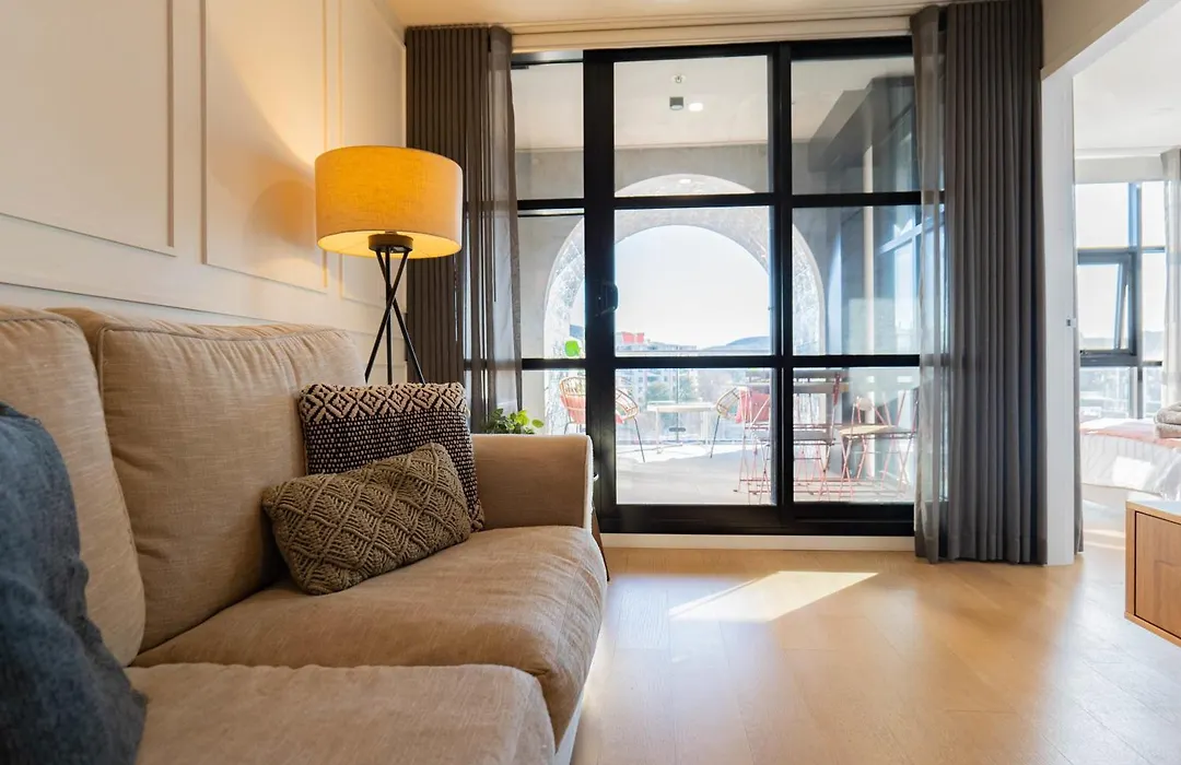 2 Bedroom 2 Bath 1 Car On Lonsdale Street-1