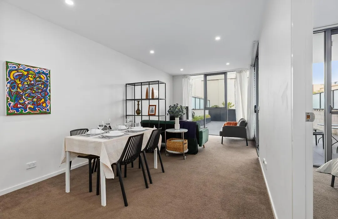 Sunny Blossom Escapes With Free Parking And Pool-1