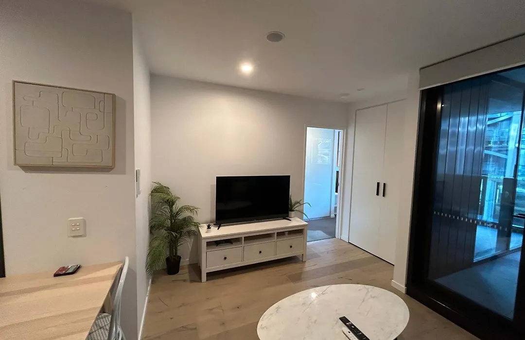 2Br-2Br-1Car-Cbd-Pool-Shopping-1