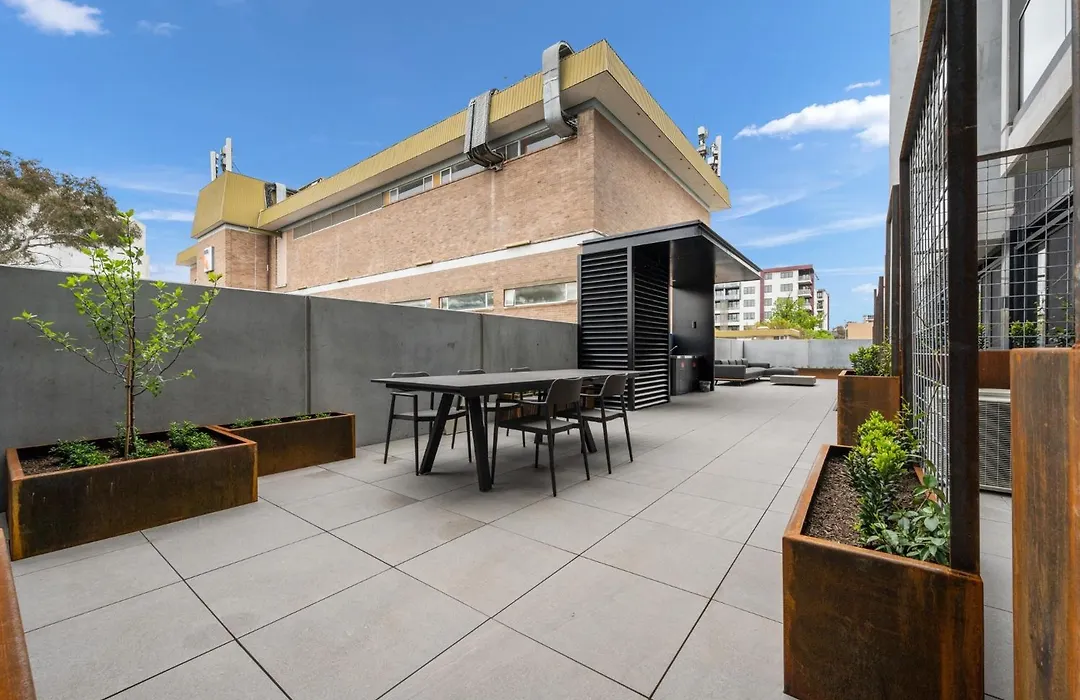 Braddon Studio With Parking & Bbq-1