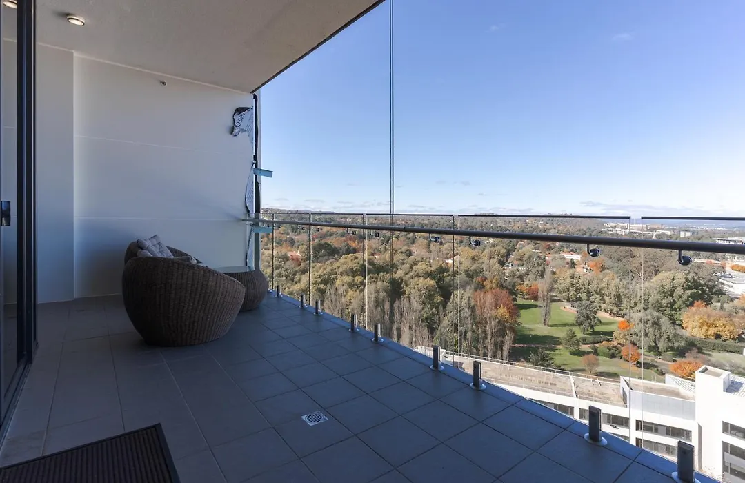 1-Bed With Amazing Views, Gym, Bbq & Parking-1