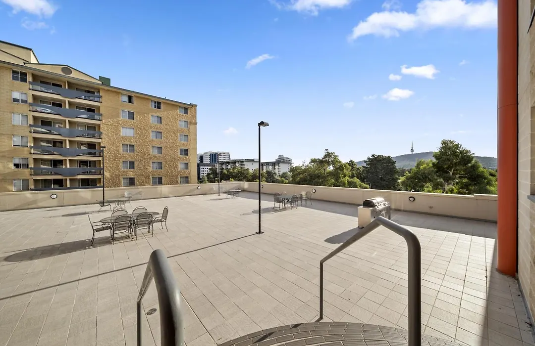 Inner-City 2-Bed With Parking, Pool, Gym & Bbq-1