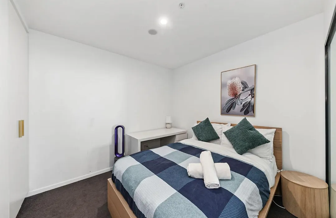 2Br-1Br-1Car- Cbd Pool Central-1
