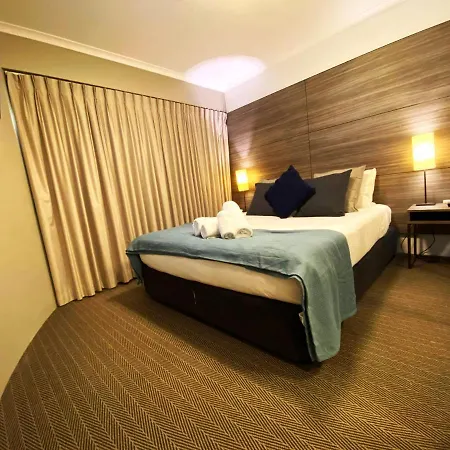 2 Bed 2 Bath Apartment In Braddon, Canberra - Pool, Gym And Free Parking-3