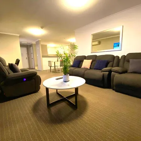 2 Bed 2 Bath Apartment In Braddon, Canberra - Pool, Gym And Free Parking-2