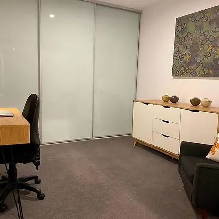 Central Canberra City Apartment With Study And Full Amenities Including Parking-2