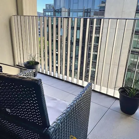 Splendid 2Bd 1Bth 1Csp Apt - Superb Cbd Location-3