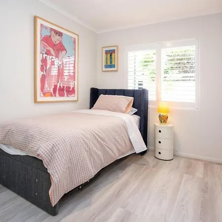 Luxury Modern Cbd Ground Floor Apartment.-3