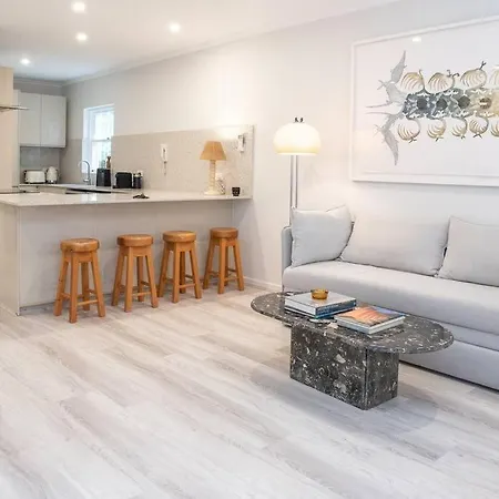 Luxury Modern Cbd Ground Floor Apartment.-2