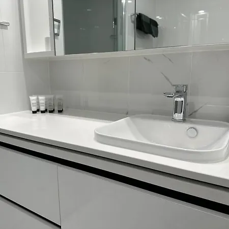 F15Th 1Br City Apt-Parking&View& Homey-3