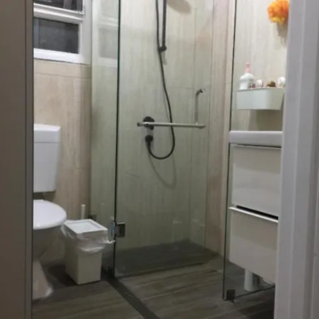 Dana-Private Room In A Shared House-Close To City & Anu-3-2