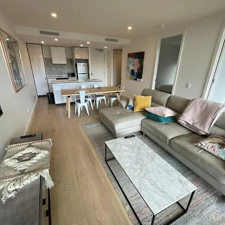 Lovely Cbd Two Bedroom Apartment Free Parking Gym And Sauna-3
