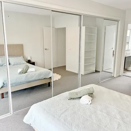 Inn Central Townhouse At Canberra-3