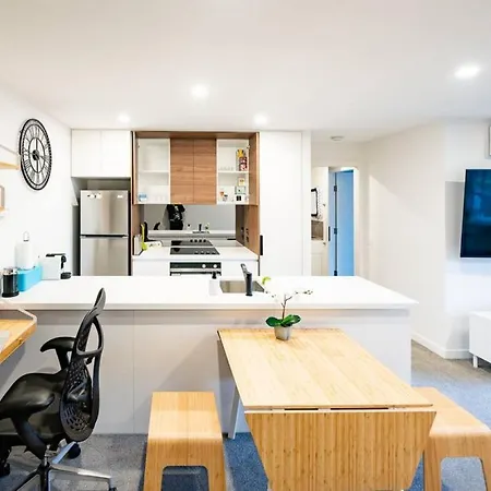 Luxury And Stylish Apt On Nb Ave-3