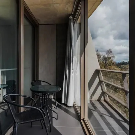 Apartment Nestled Between Lake Burley Griffin, City And Anu-3