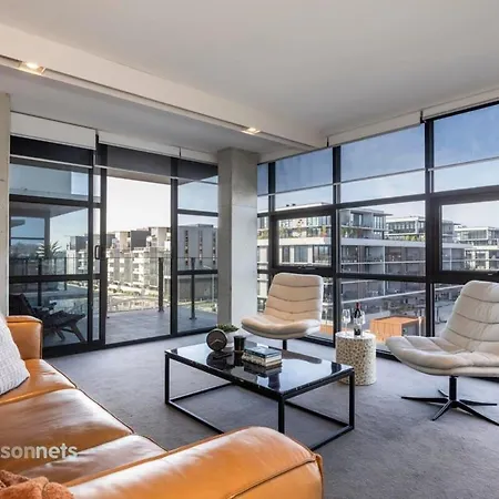 Large Modern 2 Bdrm Apt, Water Views, 2X Car Spots-3
