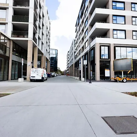 Spacious & Open 2 Bd 2Bth Unit In Canberra City-3