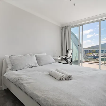 Dana-Ensuite In Central Shared Duplex Apartment-3