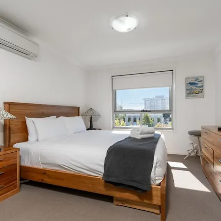 Spacious And Cosy Apt With Great Views In Braddon - Hosted By Canstay-2