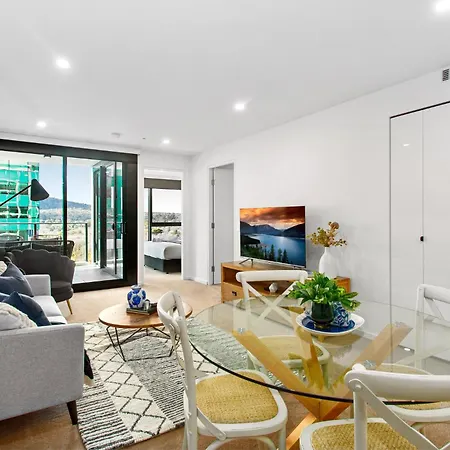 Central 2-Bed With Gym, Bbq & Stunning Views-3