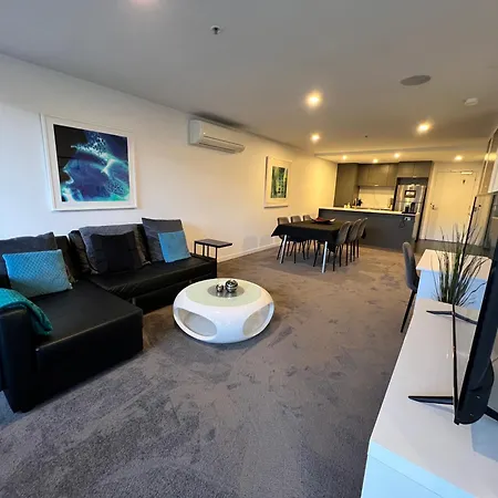 Midnight Luxe 2Br 2Bath 2Car 528 In The Heart Of Braddon Pool Sauna Gym Secure Parking Wifi Wine-3