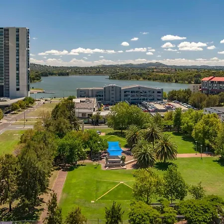 Sensational City Apartment With Lake Views-3