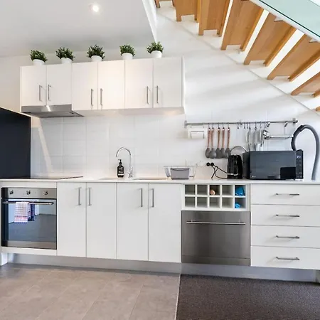 Bright Loft-Style Apartment With Gorgeous View - Hosted By Canstay-3