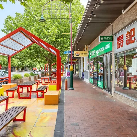 Sunny Blossom Escapes With Free Parking And Pool-3