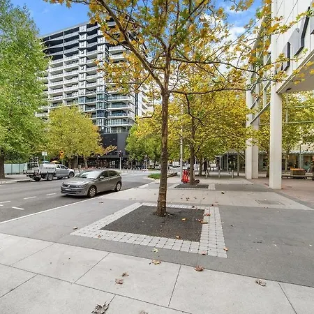Two Bedroom Apt In Heart Of Canberra With Parking-2