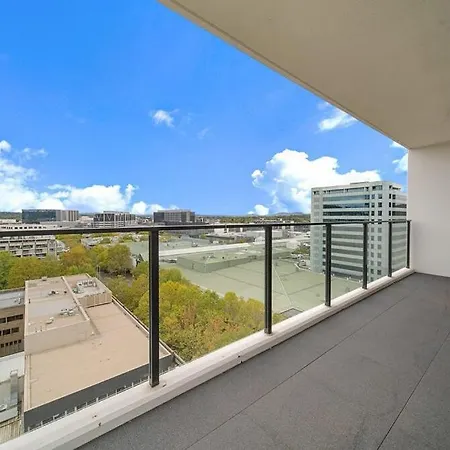 Two Bedroom Apt In Heart Of Canberra With Parking-3