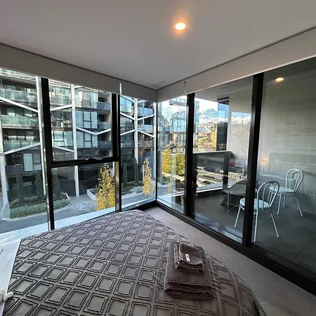 2Br-2Br-1Car-Cbd-Pool-Shopping-2