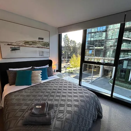 2Br-2Br-1Car-Cbd-Pool-Shopping-3