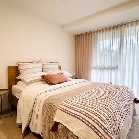 Spacious 2 Bed Room Split Level Apartment-2