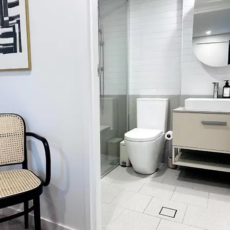 Spacious 2 Bed Room Split Level Apartment-3