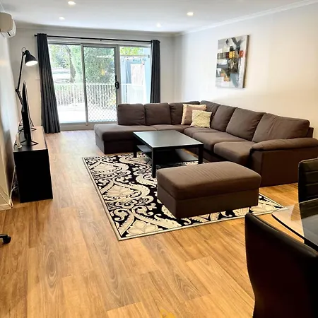 Comfortable & Spacious -2Bd 2Bth - Braddon-3