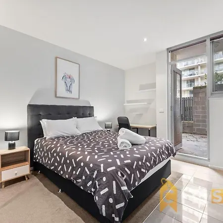 Stylish Split-Level 1Bd - Pool & Sauna, Near Anu-2