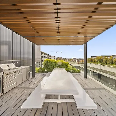 Sleek Inner-City 2-Bed With Swimming Pool & Bbq-3