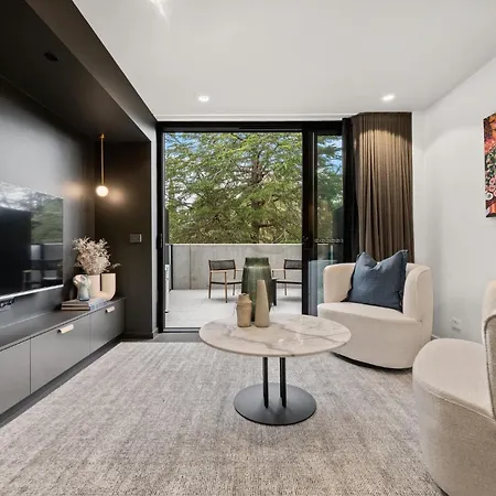 Braddon Studio With Parking & Bbq-3