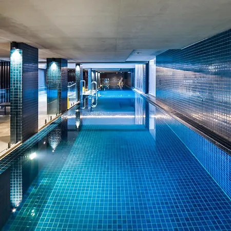 Chic 3-Bed In Central With Pool, Sauna And Gym-3