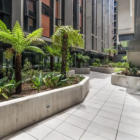 Chic 3-Bed In Central With Pool, Sauna And Gym-2