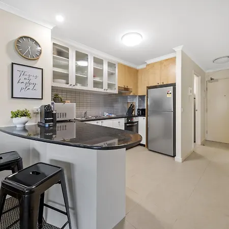 Inner-City 2-Bed With Parking, Pool, Gym & Bbq-3