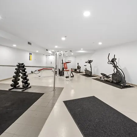 Inner-City 2-Bed With Parking, Pool, Gym & Bbq-2