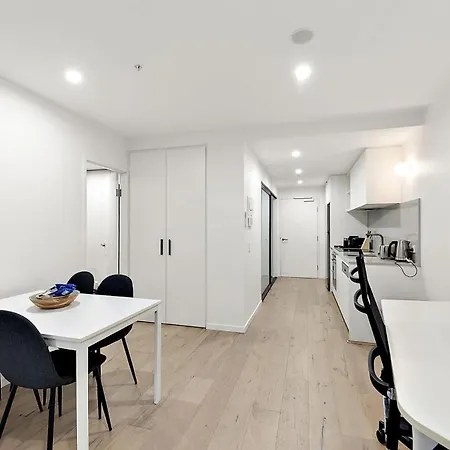 2B-1Br-1Car-Courtyard-Cbd-Shops-3