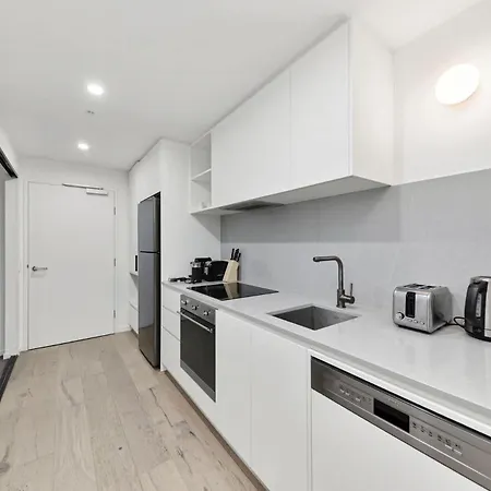 2B-1Br-1Car-Courtyard-Cbd-Shops-2