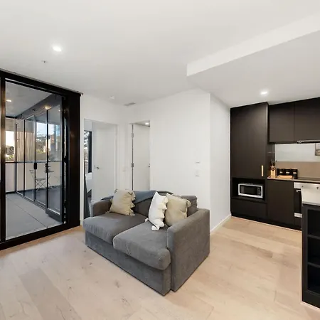 2Br-1Br-1Car- Cbd Pool Central-2